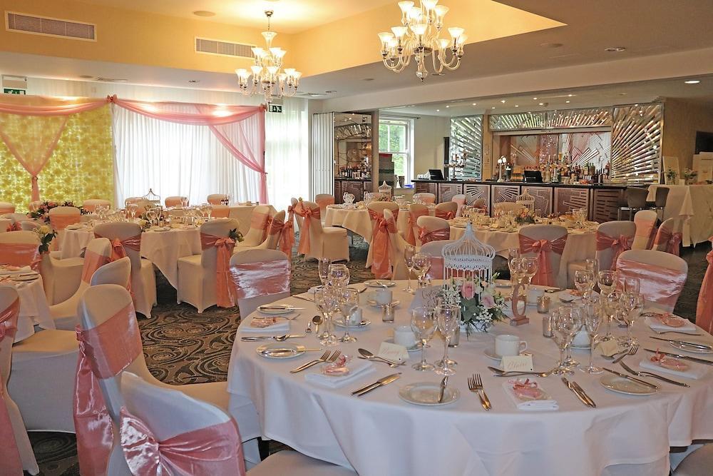 The Pinewood Hotel Slough Bagian luar foto