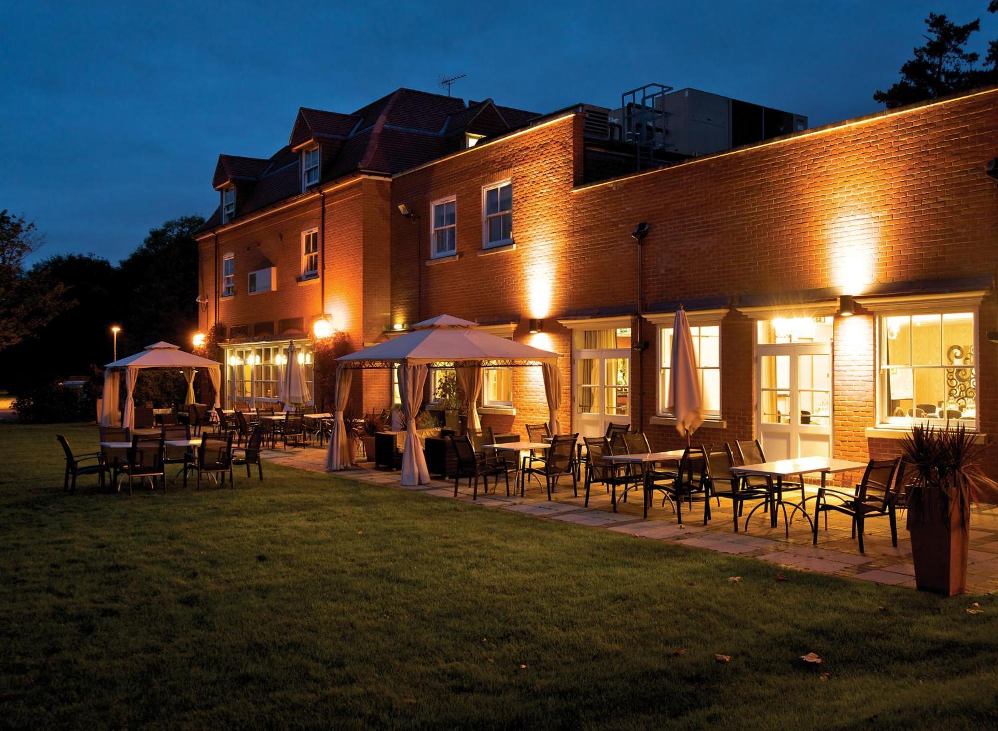 The Pinewood Hotel Slough Bagian luar foto